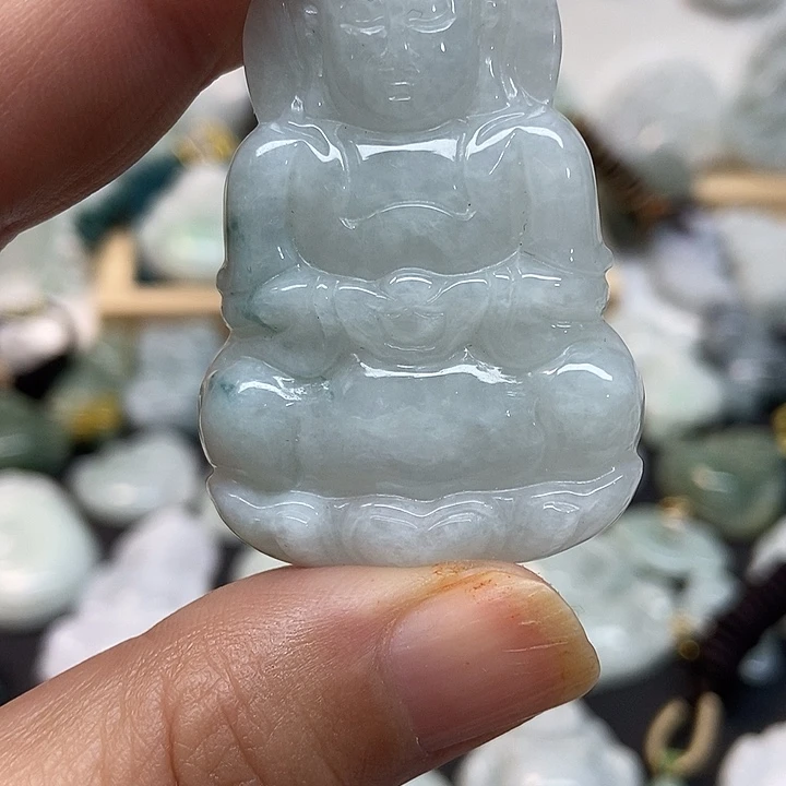 翡翠未镶嵌颈饰观音