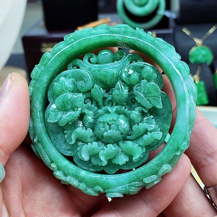 翡翠颈饰未镶嵌吊坠