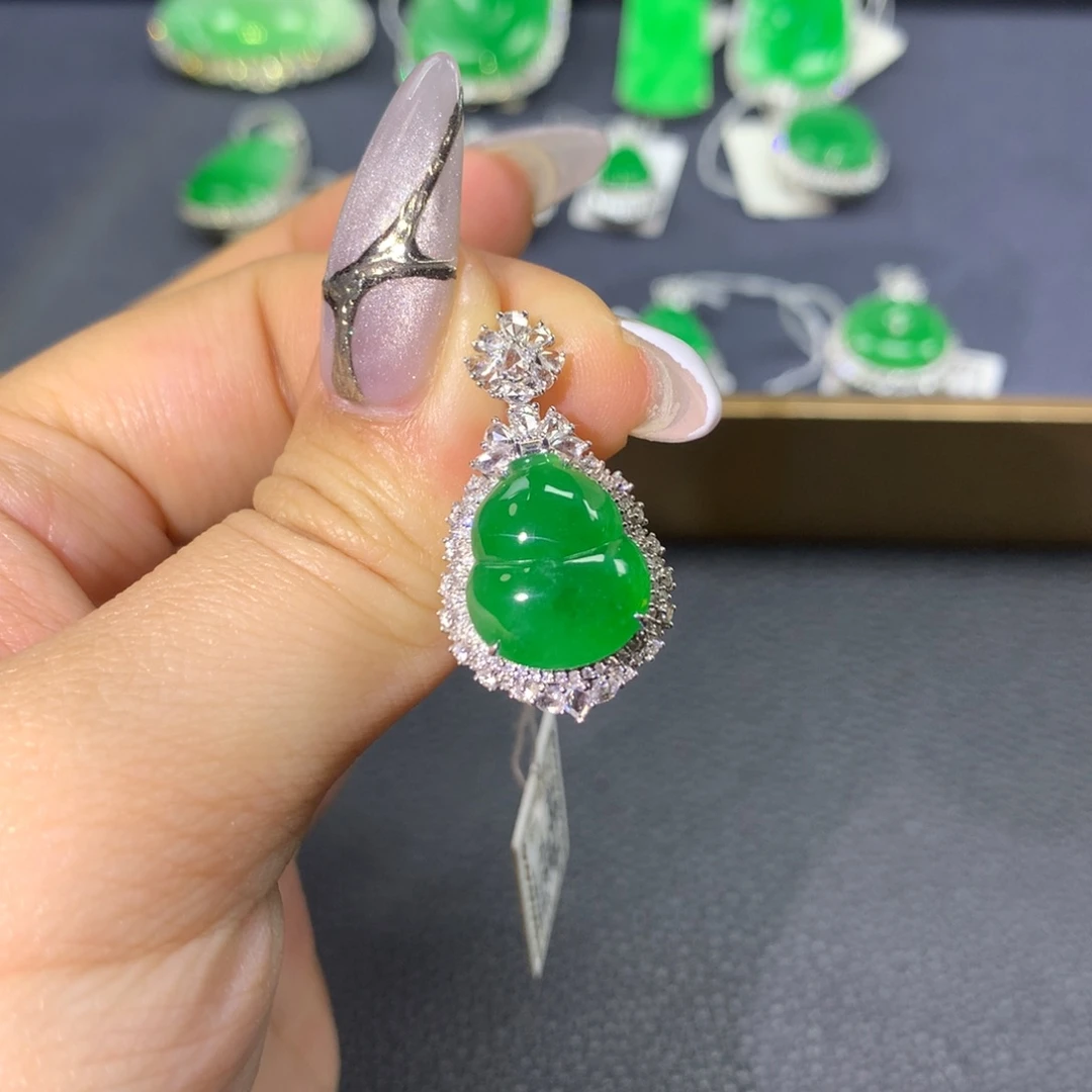 翡翠颈饰18K金镶嵌翡翠