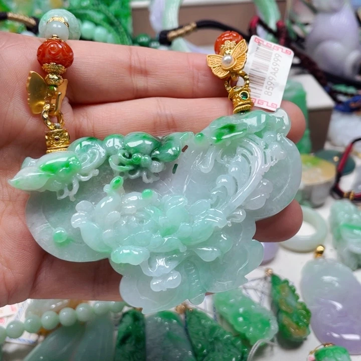 翡翠未镶嵌颈饰翡翠42