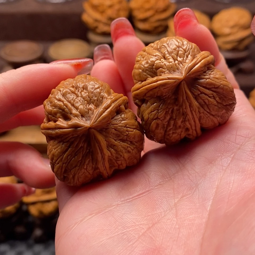 文玩核桃把件36密石三棱