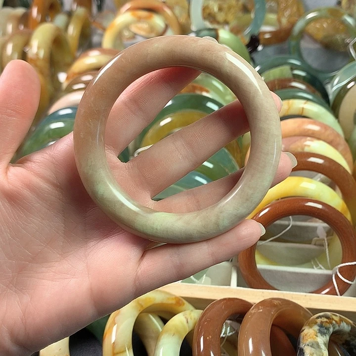 岫玉手镯未镶嵌辽阳粉