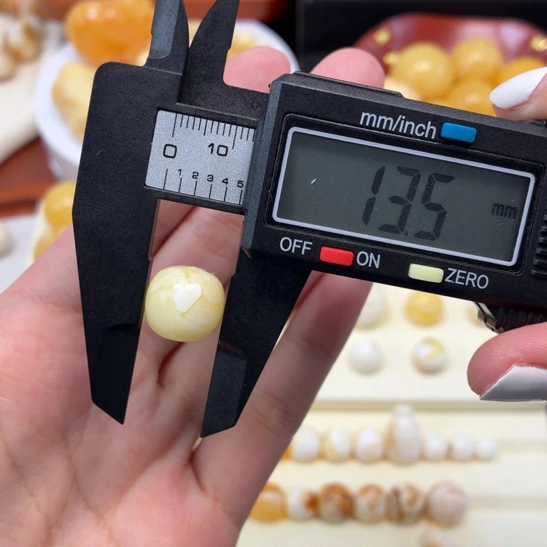 琥珀未镶嵌珠宝奇石乌料瓷白花老型13mm