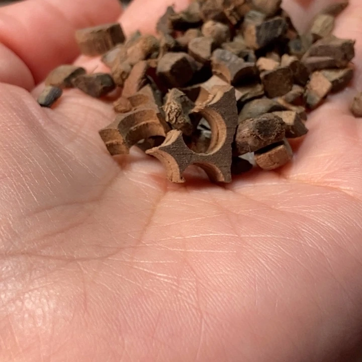 兆***澄檀香木老山檀香水阴沉颗粒10克，奶香