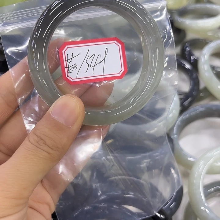 邵***茹蛇纹石玉未镶嵌岫玉手镯