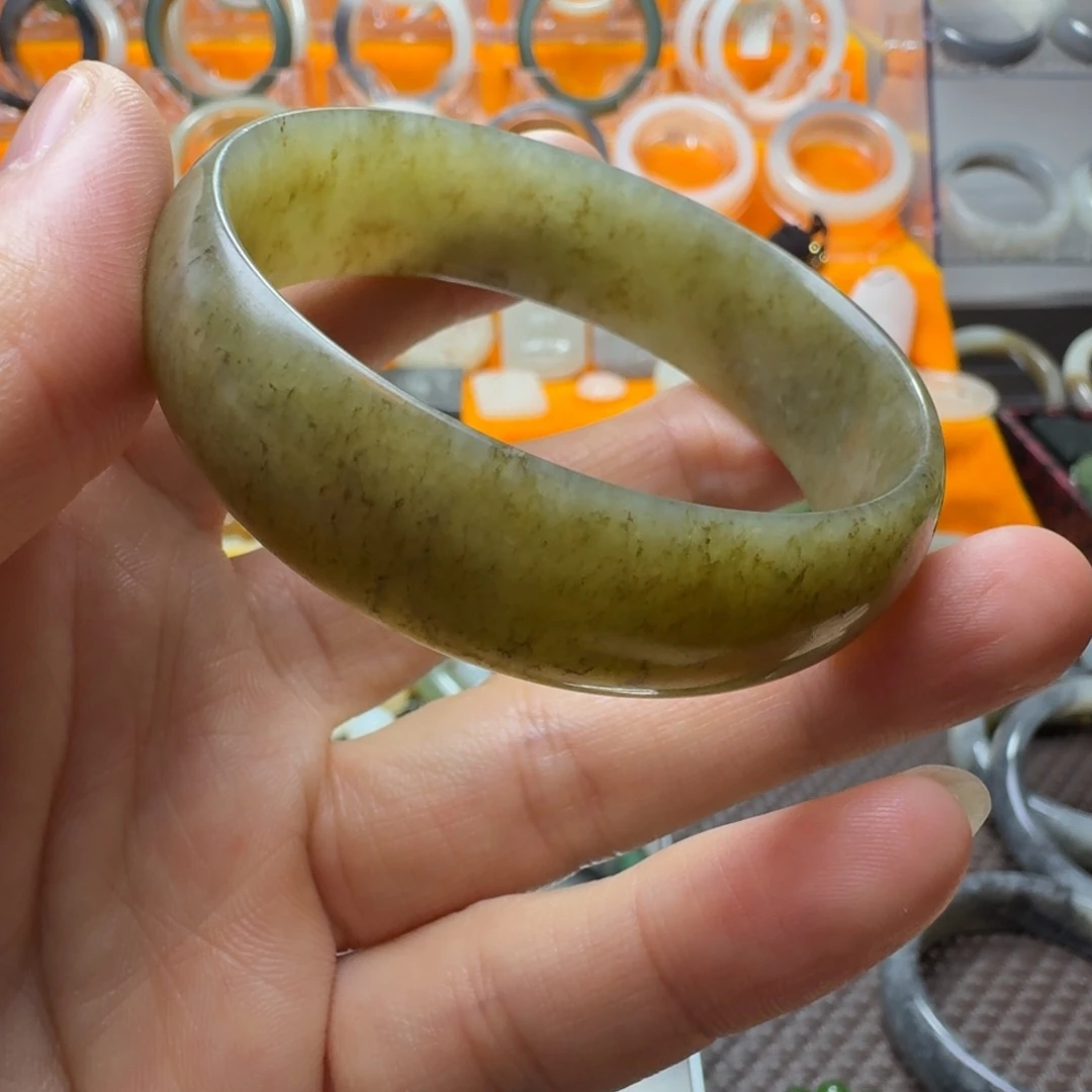 和田玉（糖玉）未镶嵌手镯