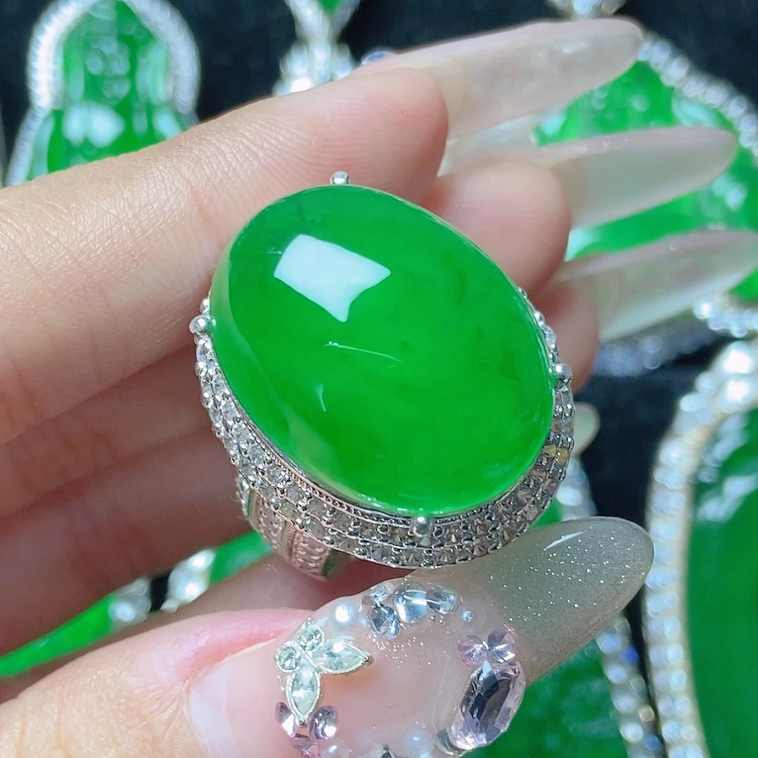 颈饰未镶嵌翡翠