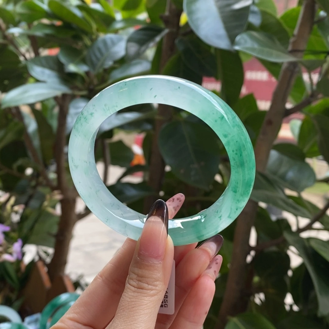 未镶嵌手镯石英岩玉