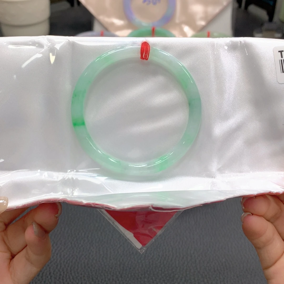 翡翠未镶嵌手镯翡翠