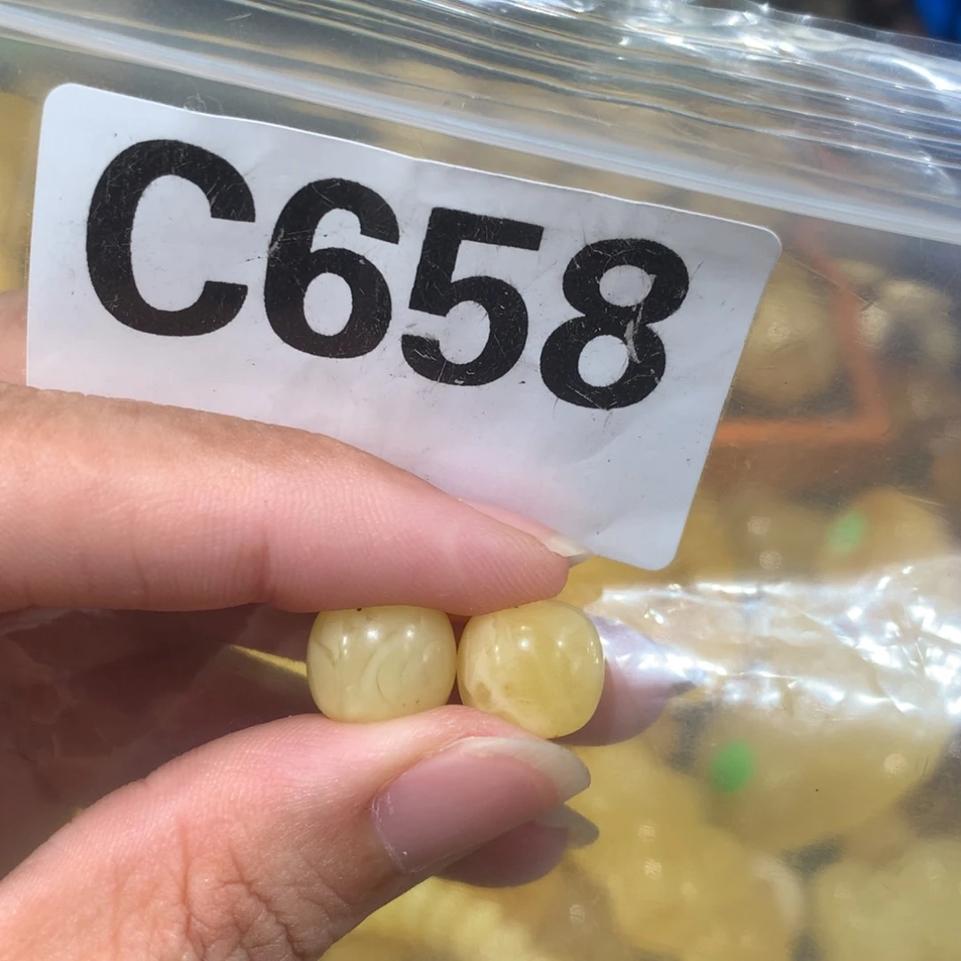 未镶嵌琥珀珠宝奇石
