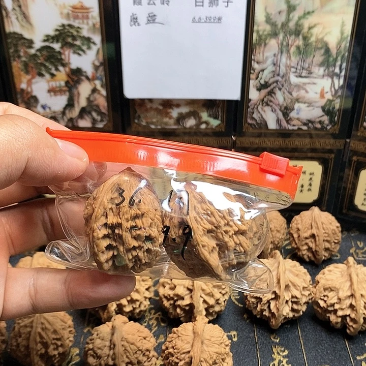 文玩核桃把件虎头