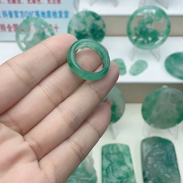 颈饰未镶嵌石英质玉