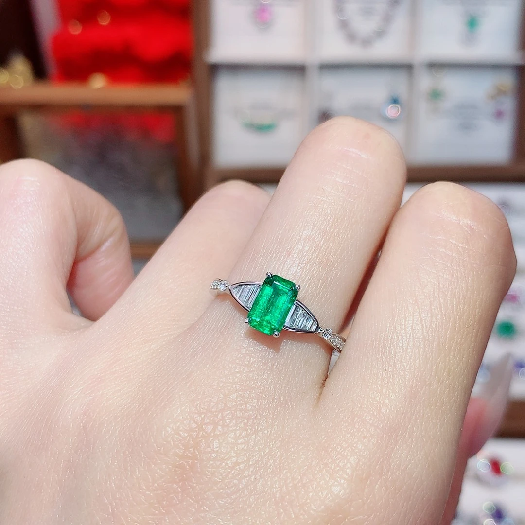 18K金镶嵌戒指祖母绿0.65ct/天然宝石/七天无理由