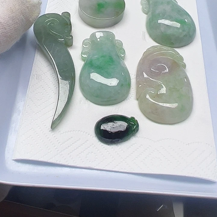 风***钟翡翠未镶嵌颈饰天然翡翠93