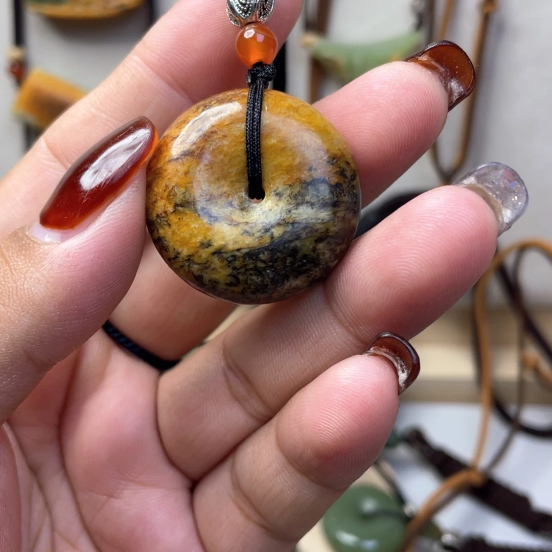 岫岩河磨玉（透闪石质玉）挂坠未镶嵌花*雨