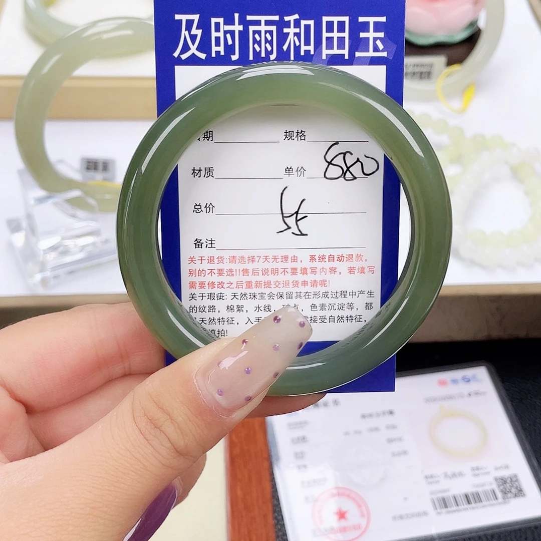 和田玉未镶嵌手镯