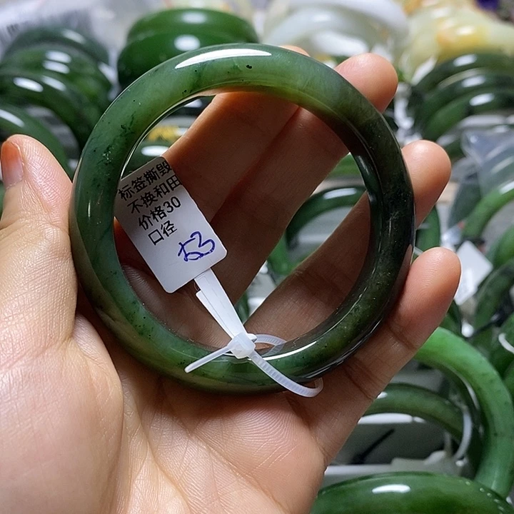 和田玉（碧玉）手镯未镶嵌正圈53有瑕