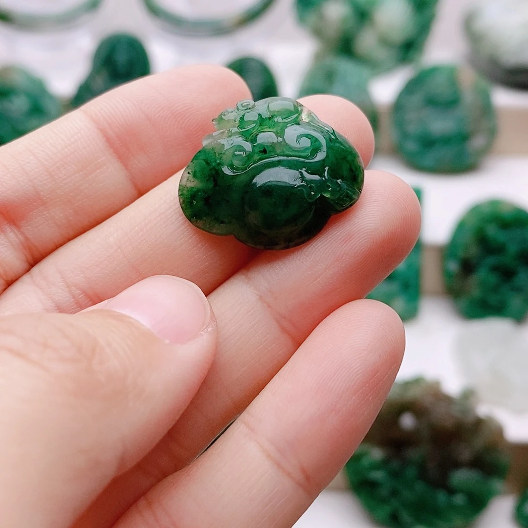 独山玉未镶嵌吊坠