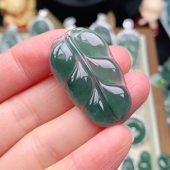 颈饰未镶嵌翡翠吊坠