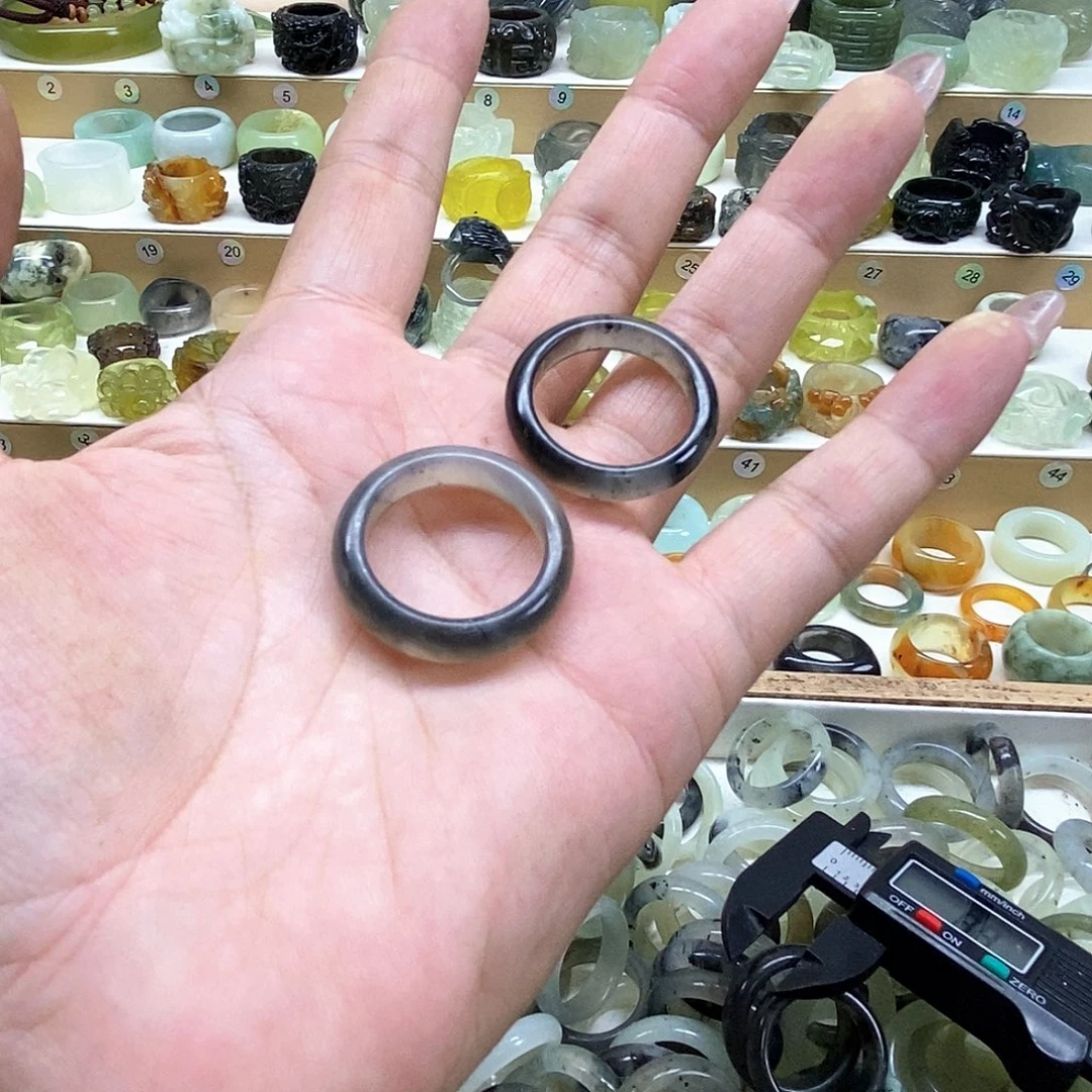 ****处未镶嵌岫玉微瑕款式不退不换