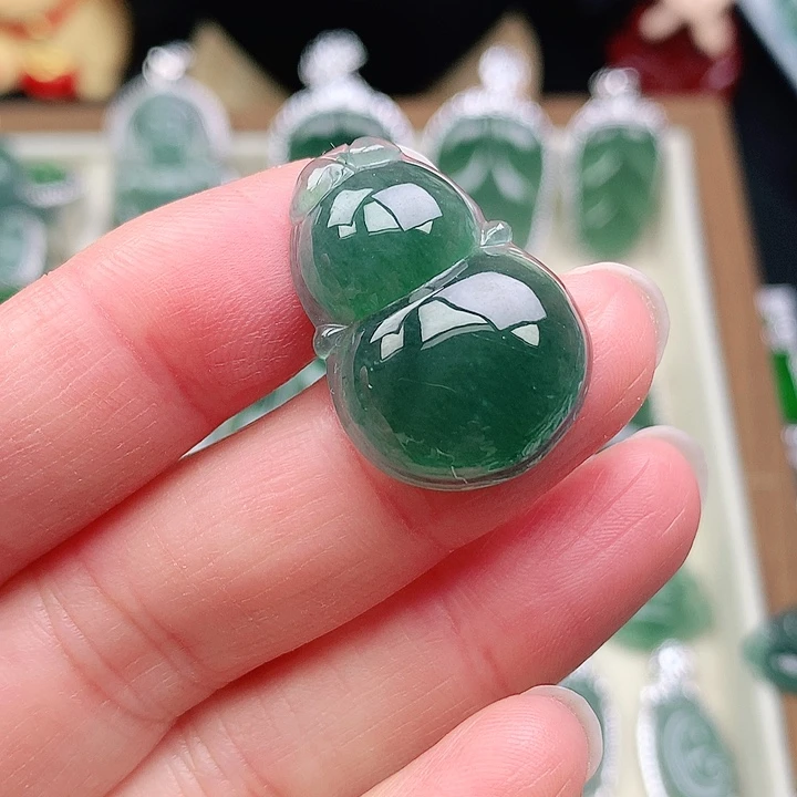 颈饰未镶嵌翡翠吊坠