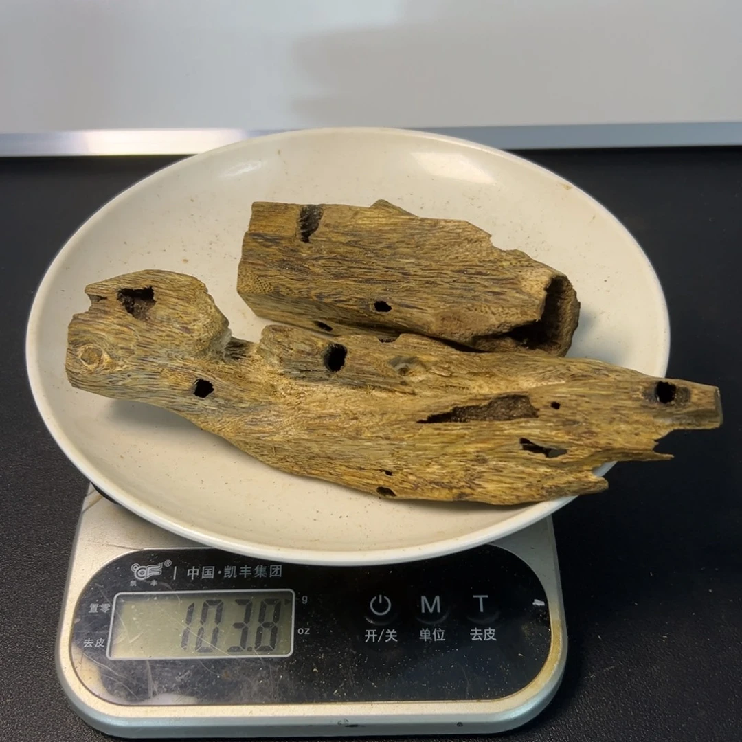 沉香沉香碎屑绿河虫眼