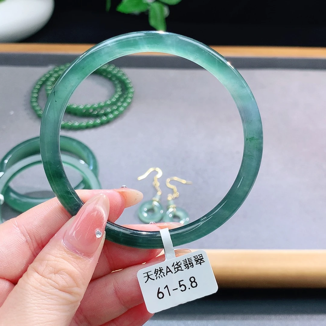 未镶嵌手镯（圆镯）翡翠