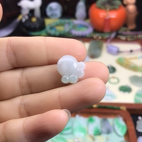 翡翠颈饰未镶嵌小猫爪