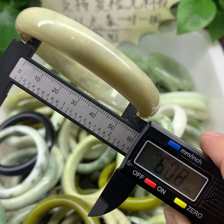 蛇纹石玉未镶嵌手镯5