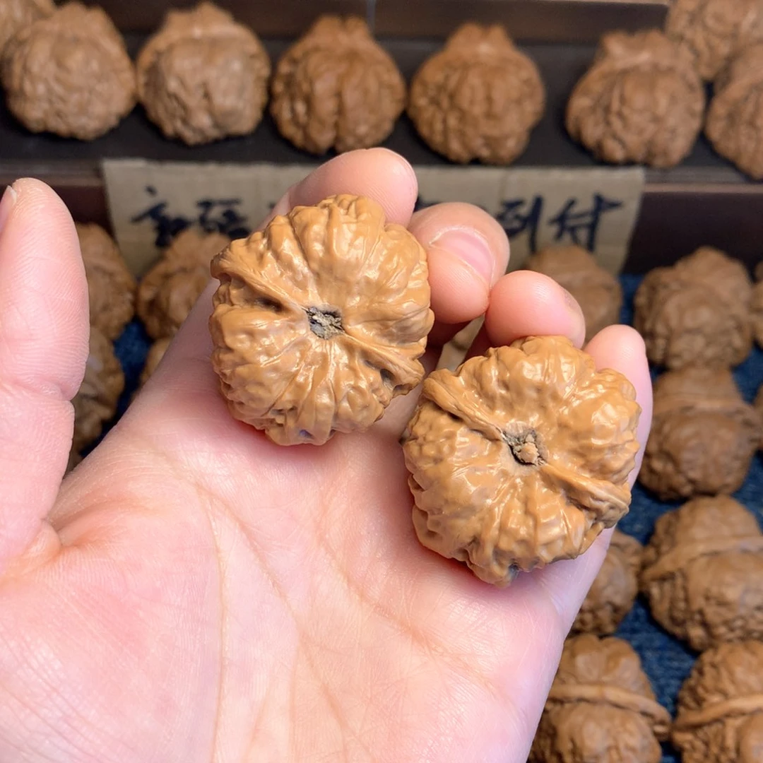 桃核吊坠离**巷蛤蟆核桃