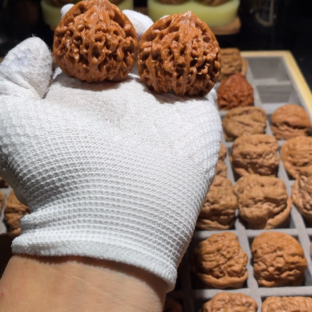 脆***”文玩核桃吊坠山地娃