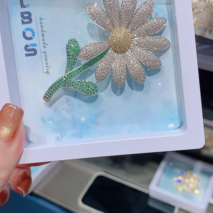 锆石铜合金向日葵胸针 新款