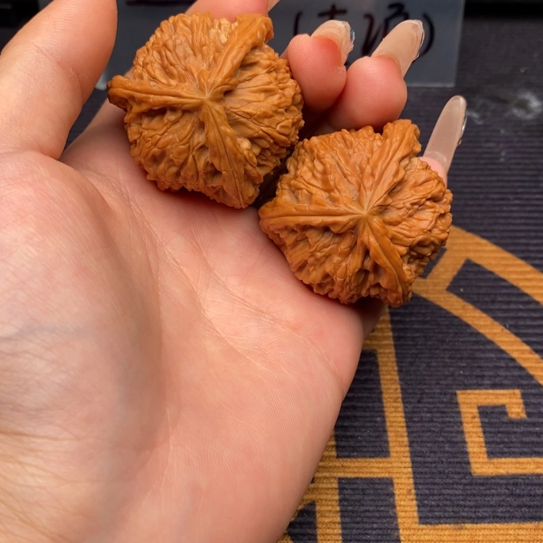 蚂***蚁吊坠文玩核桃白狮子