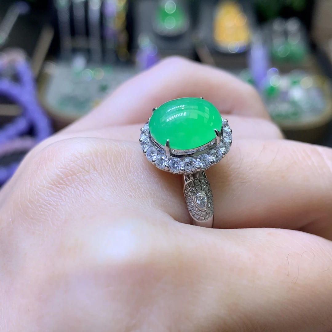 颈饰18K金镶嵌翡翠