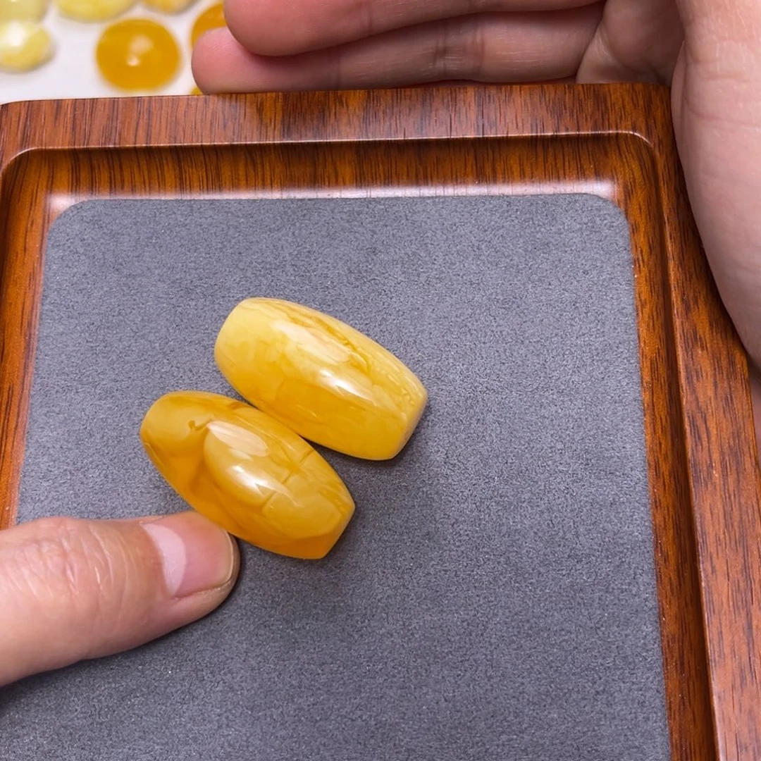 琥珀颈饰未镶嵌马****们蜜蜡桶珠