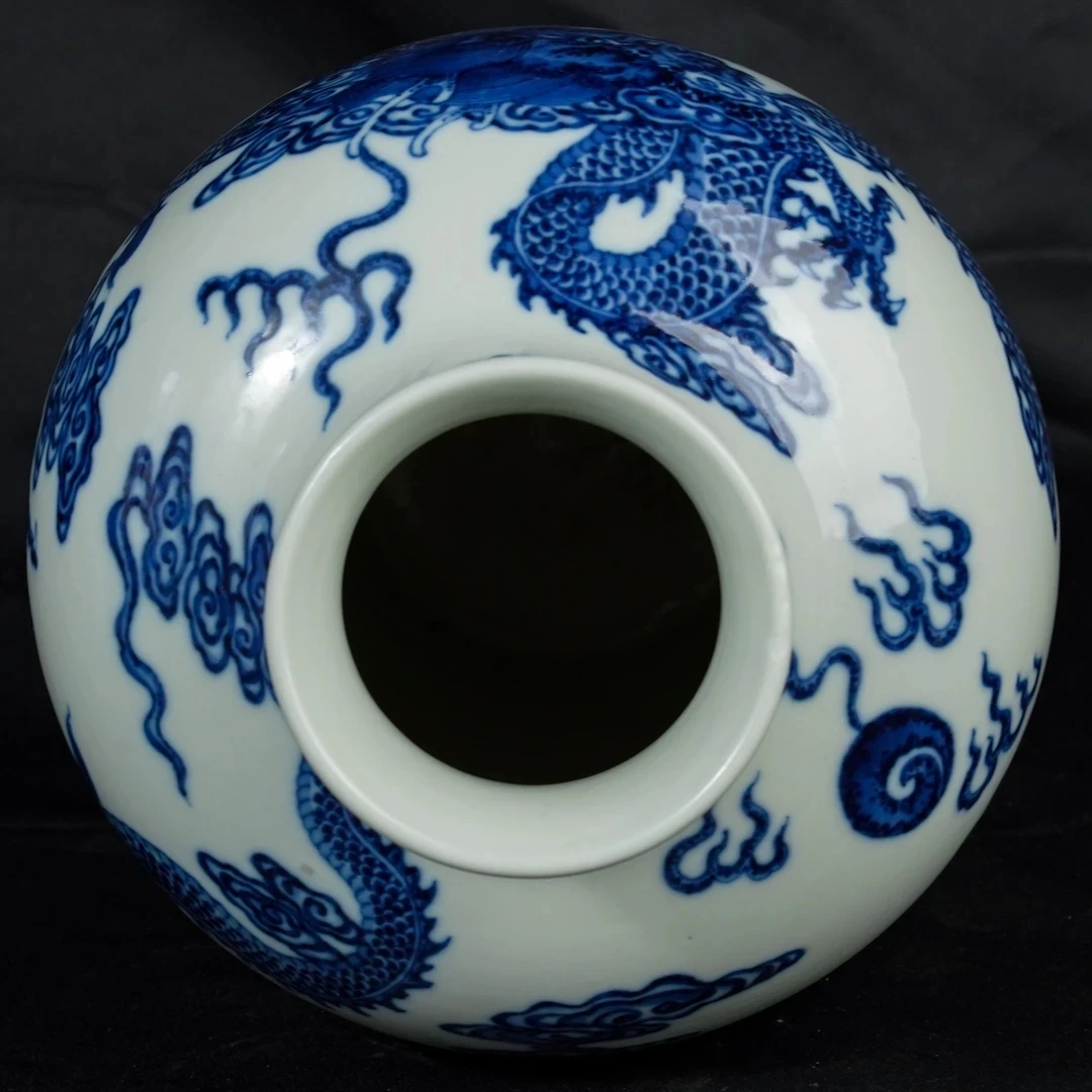 青花海水龙纹赏瓶