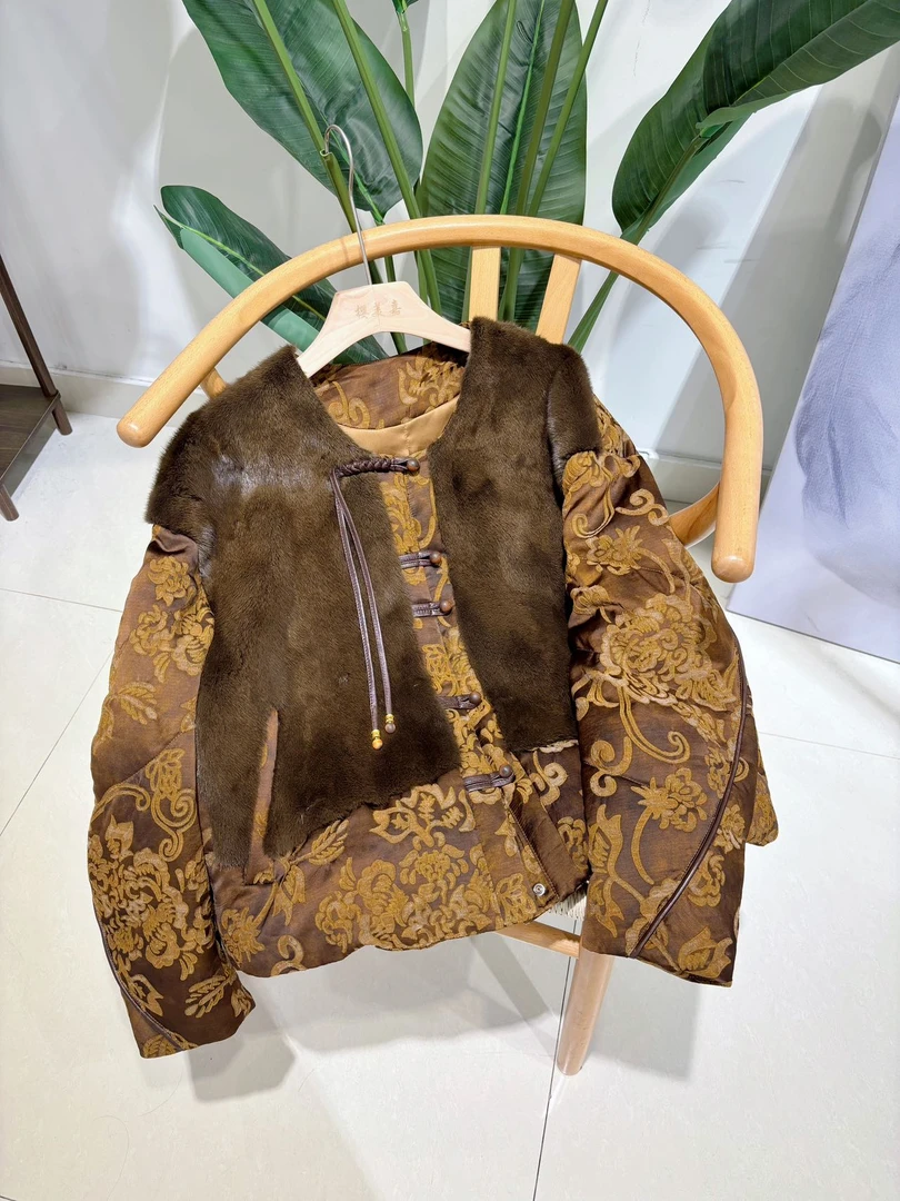 DY3195樱美嘉秋冬新款新中式水貂鹅绒羽绒服高档提花外套
