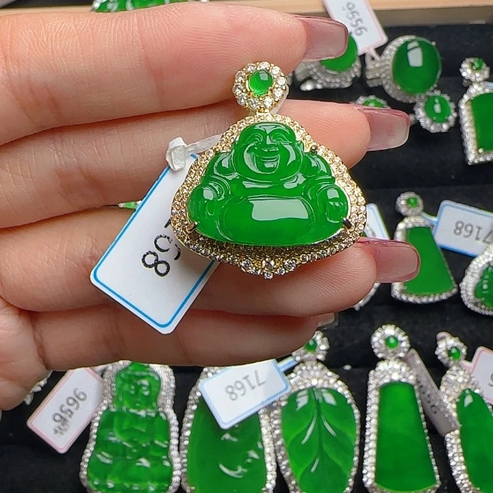 翡翠颈饰未镶嵌弥勒佛