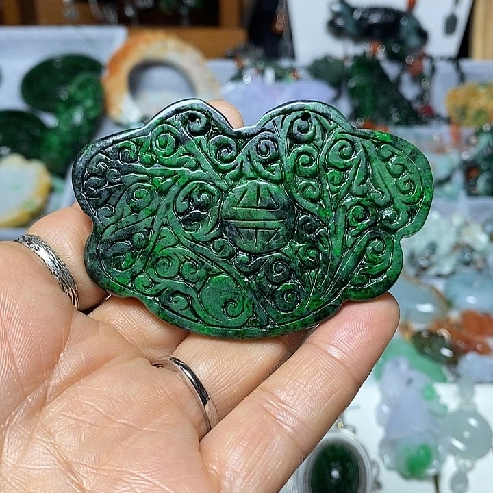 翡翠未镶嵌吊坠(赠链)