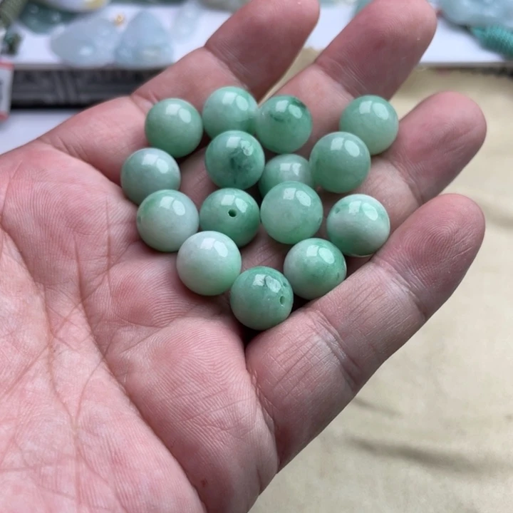 千***x翡翠未镶嵌颈饰多样性发货拍一发一