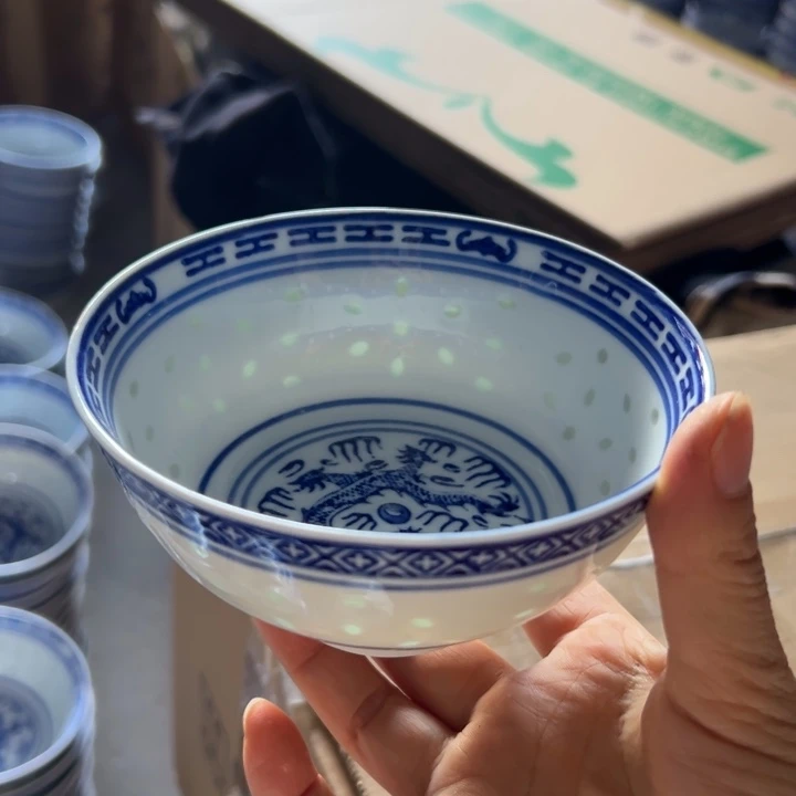 陶青花玲珑的5寸饭碗