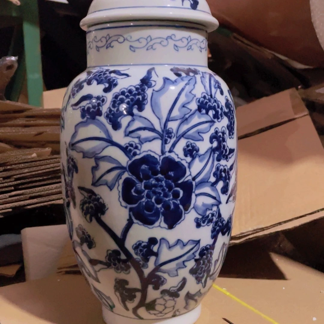 陶瓷花瓶，仿真绿植。