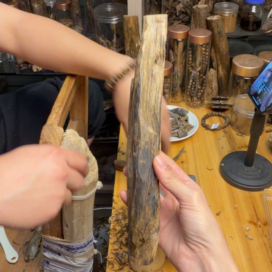 沉香沉香碎屑蓝宝石93克