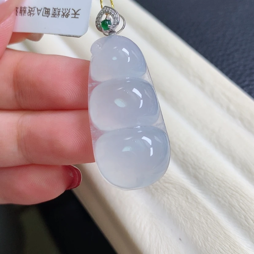 【闪购商品】翡翠18K金镶嵌颈饰豆子
