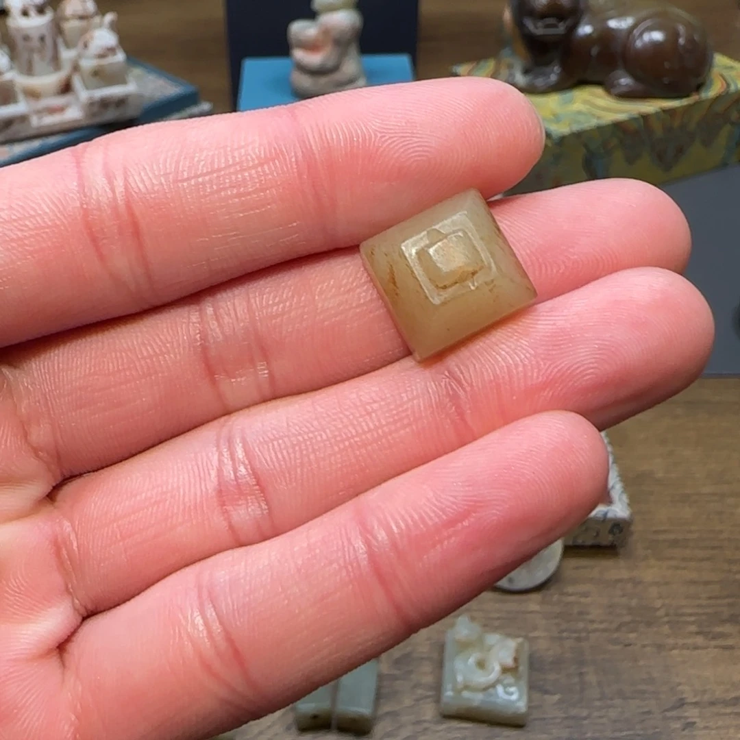 颈饰未镶嵌和田玉（糖玉）愚*