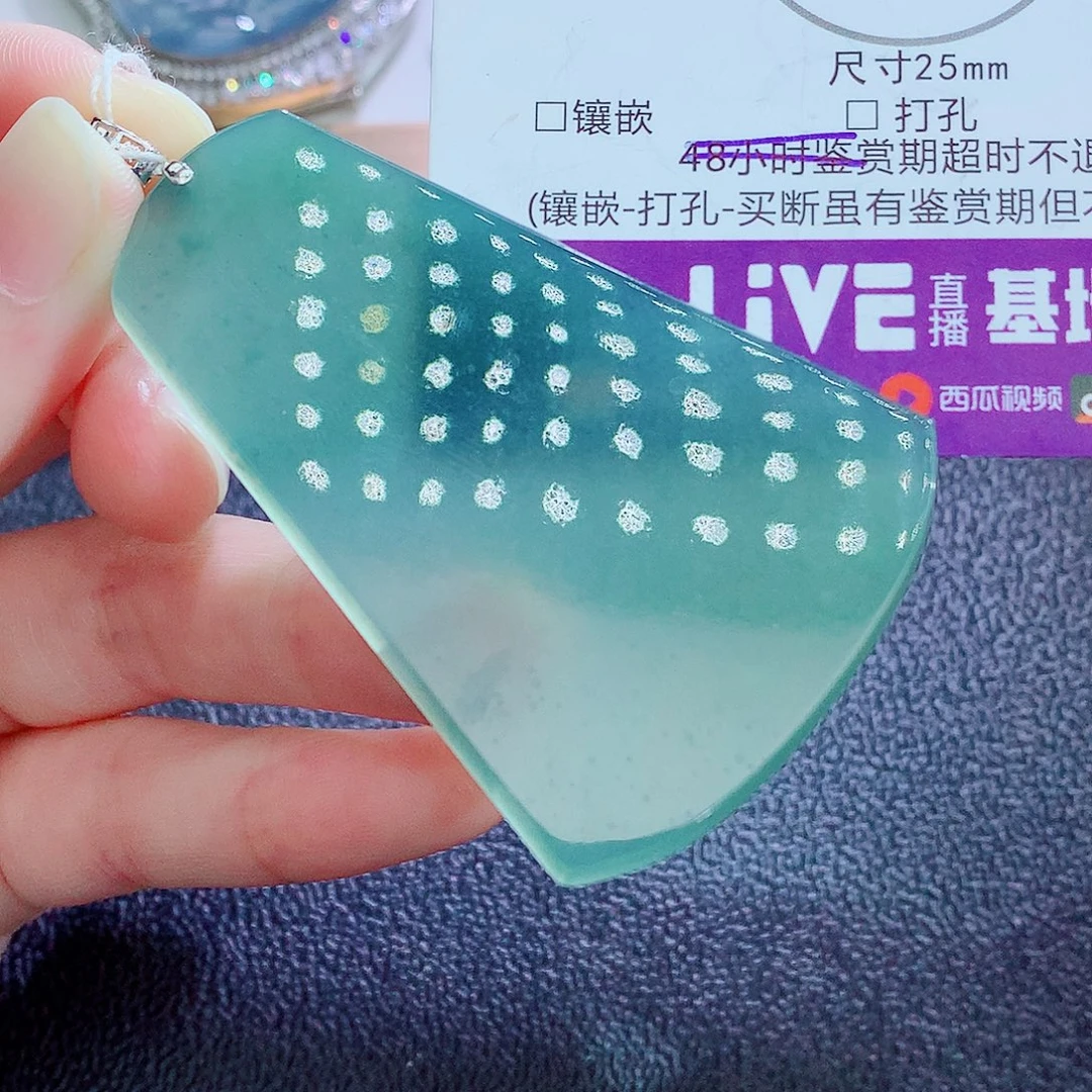 翡翠18K金镶嵌颈饰翡翠