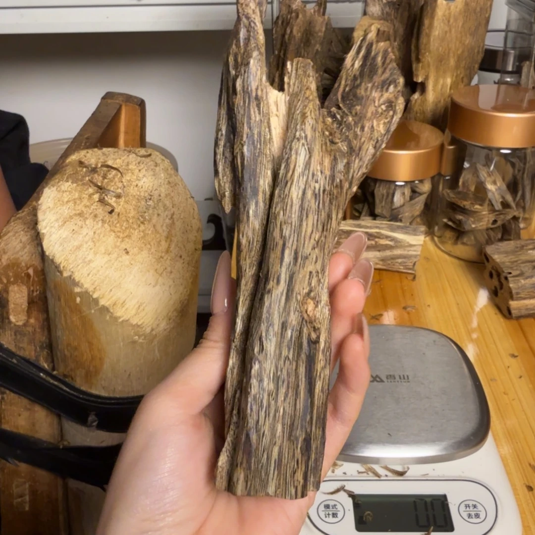 沉香白奇虫漏香51克