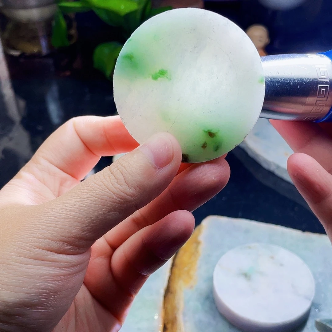翡翠未镶嵌颈饰毛料22