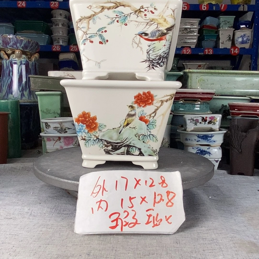 两只四方瑕疵花盆