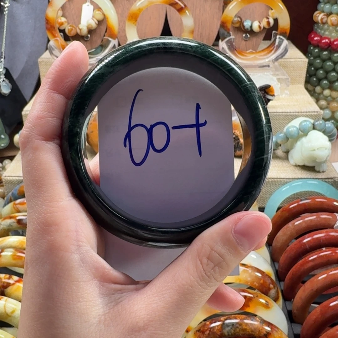 蛇纹石玉未镶嵌手镯68